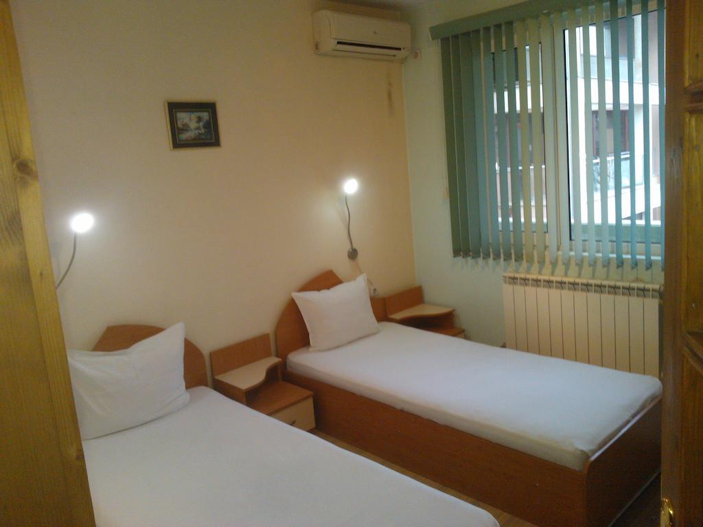 Hotel Tsarevets Asenovgrad Habitación foto